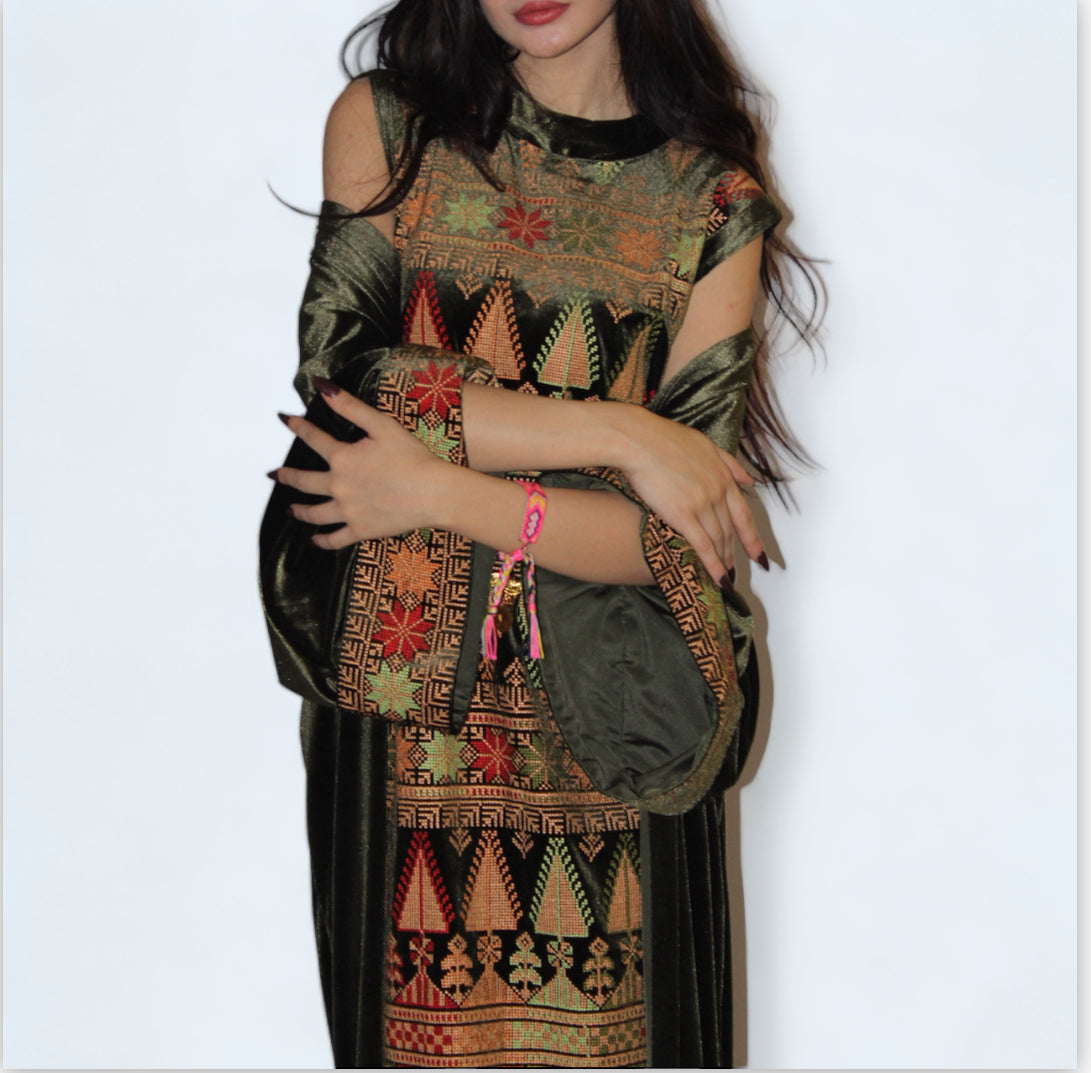 Two-Piece Embroidered Velvet Dress With A Waist Belt For Added Elegance - Stun In Our Soft And Charming Embroidered