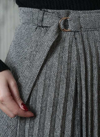 striped skirt with pleats- light gray