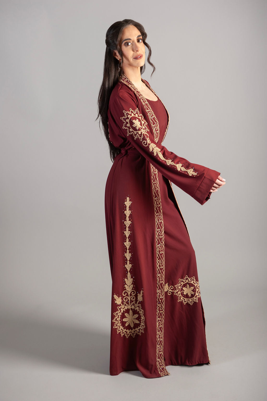 Two-piece abaya in a distinctive burgundy color with embroidery in the middle and sleeves
