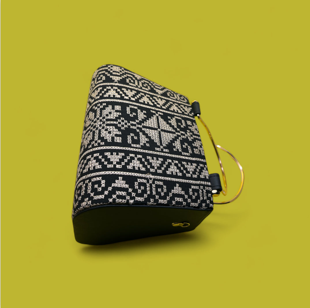 Handbag - embroidered - golden color