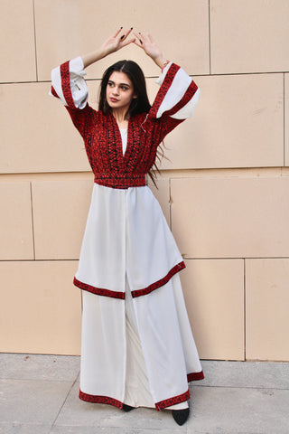 Embroidered and pleated dress with embroidered center and sleeves - white