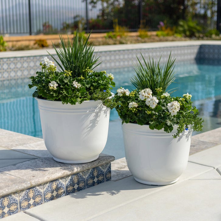 Theo Lightweight Resin Planters 2-Pack by Trendspot