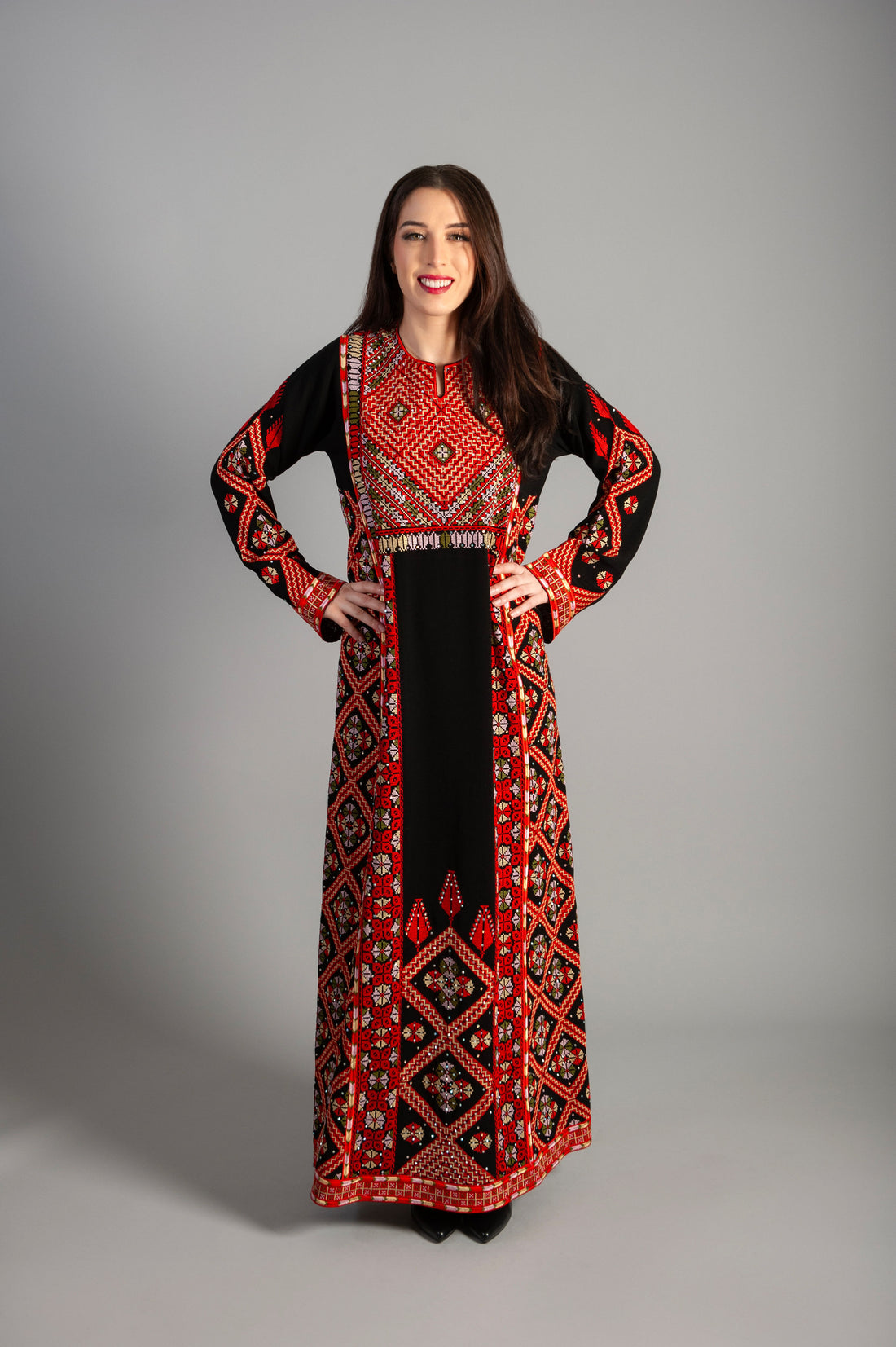 thobe embroidered Arabic dress for all occasions, holidays and celebrations